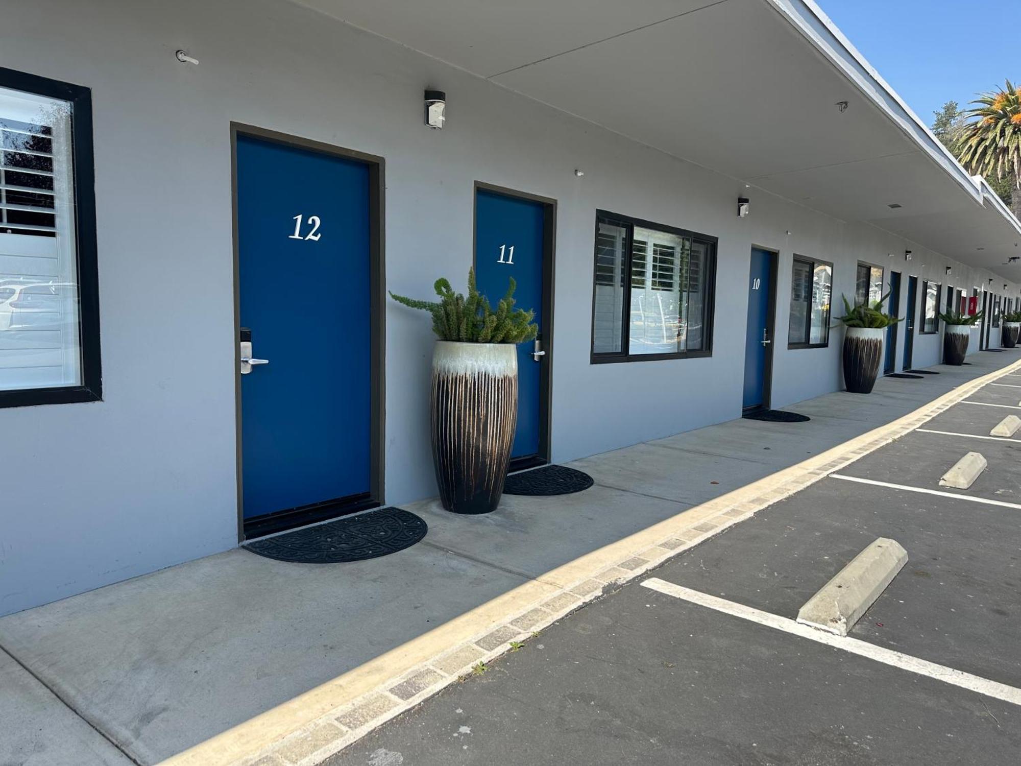 Palms Motel
