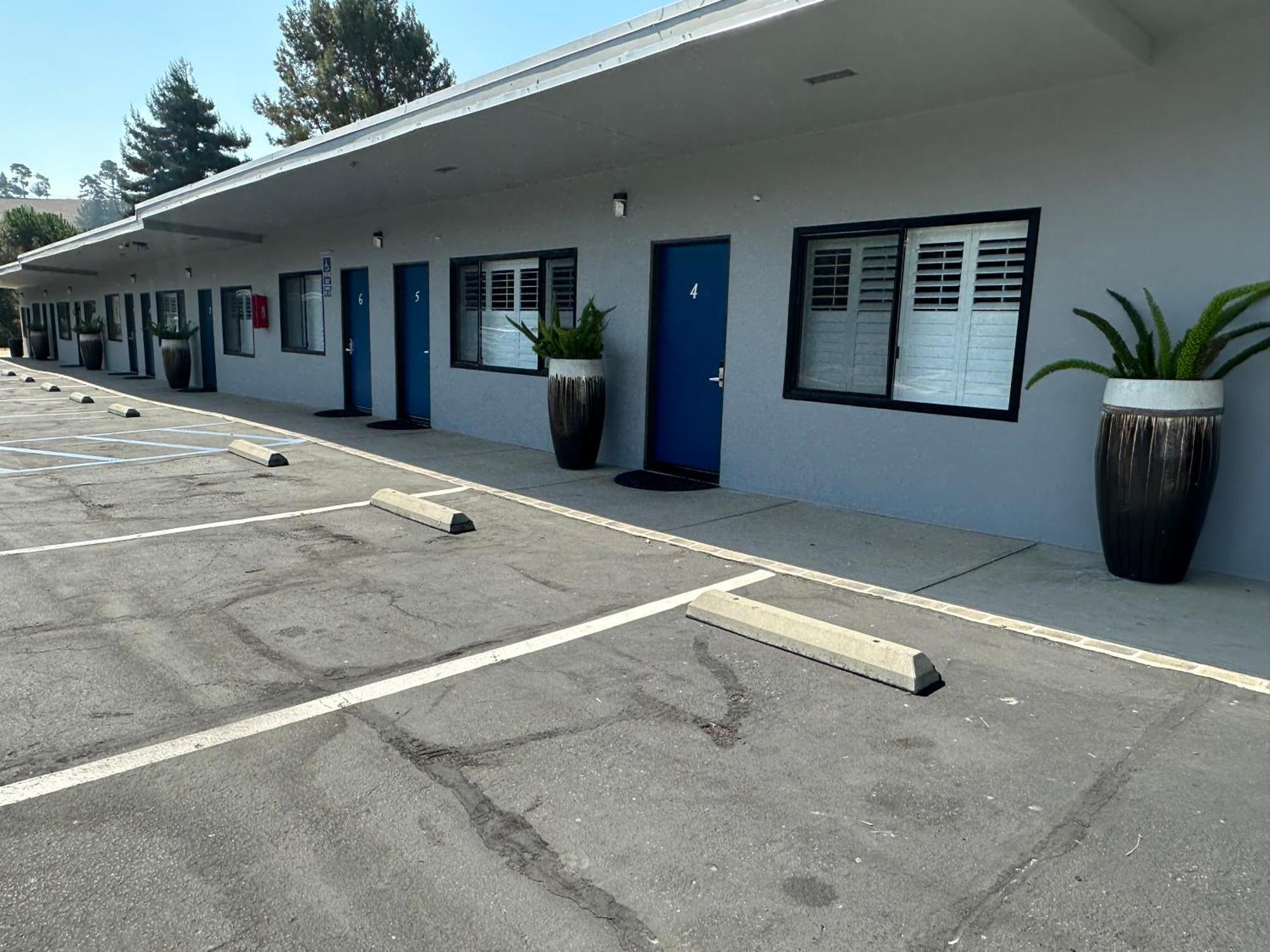 Palms Motel 2*